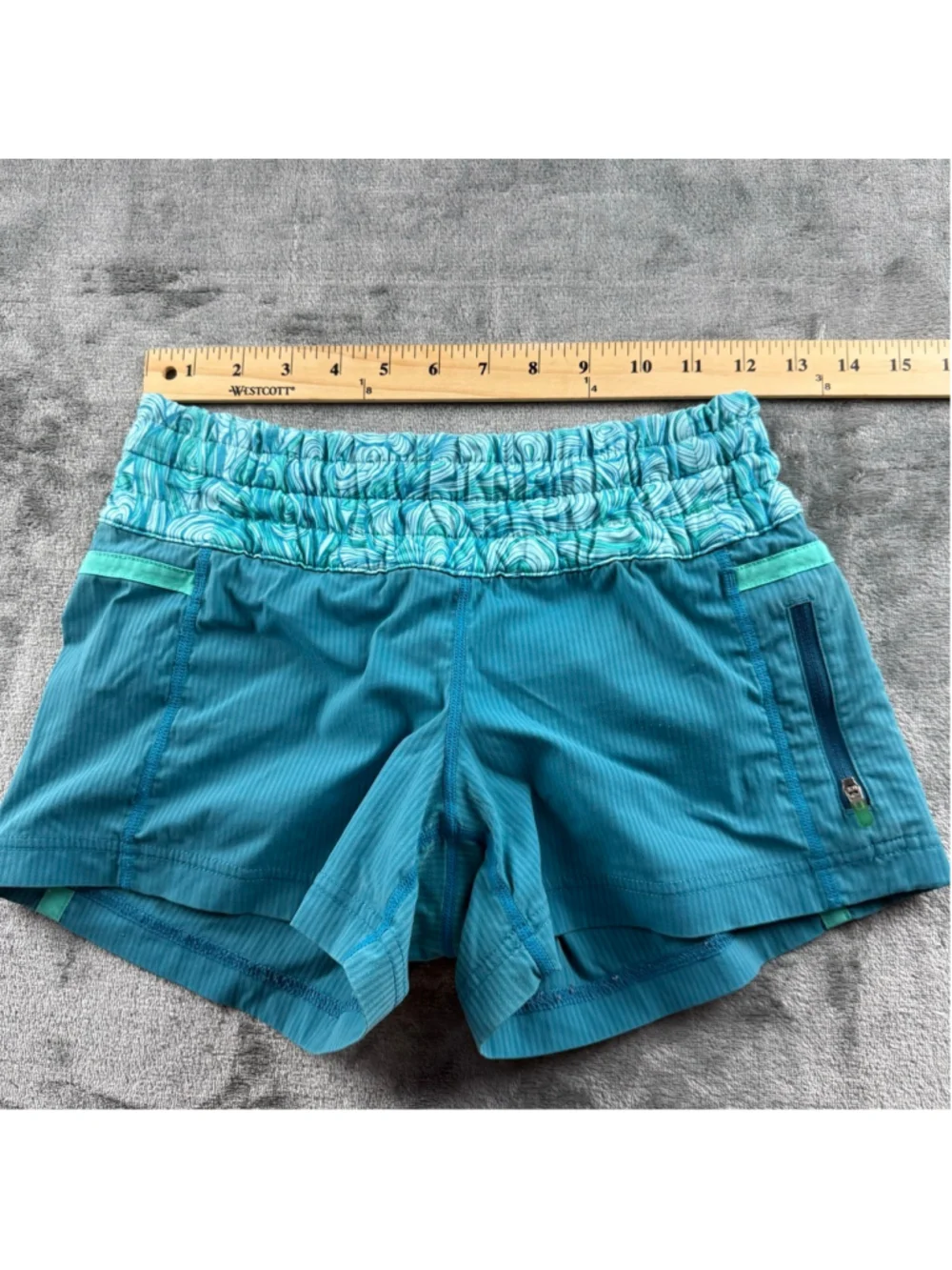 Lululemon Shorts Women’s 2 Lightweight Lined Zip Pocket Running Athleisure Teal - Picture 3 of 10